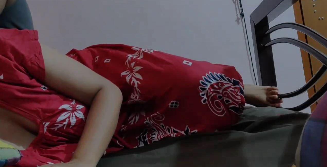 Daster Merah Menembus Ruang dan Waktu