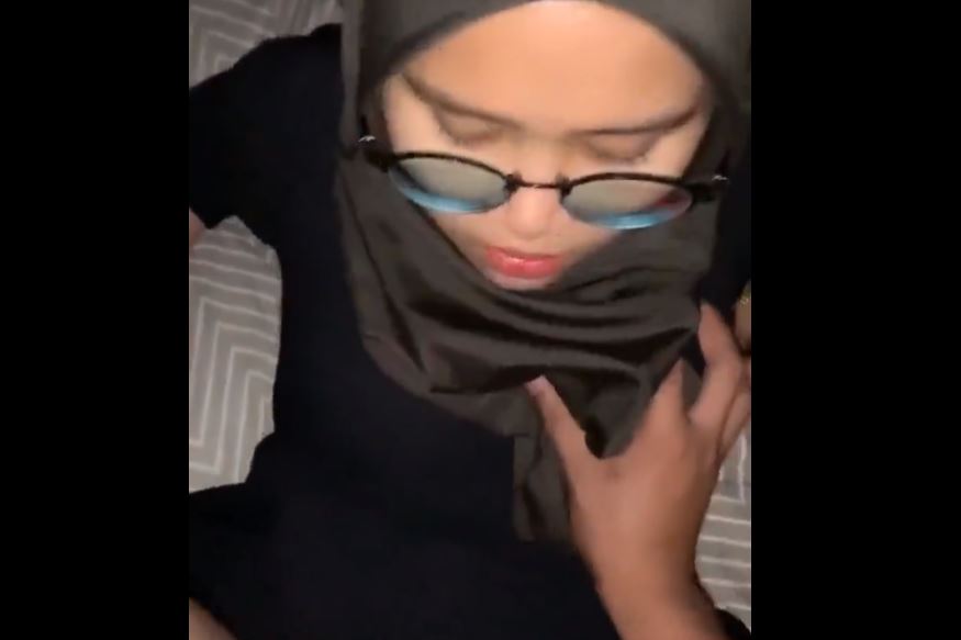 Menikmati Apem Gadis Hijab Yang Baru Saja Dicukur