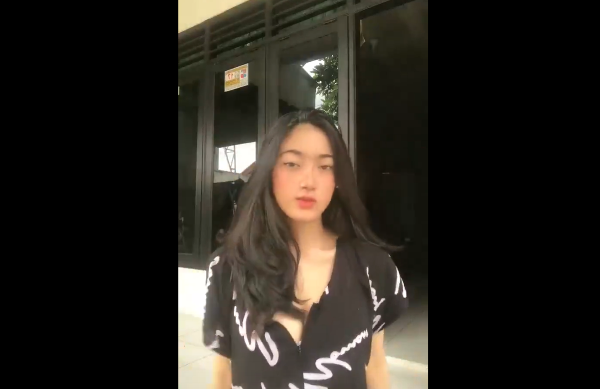 Cewe Ga Ada Kerjan Mainin Gunung Nya Yang Gede