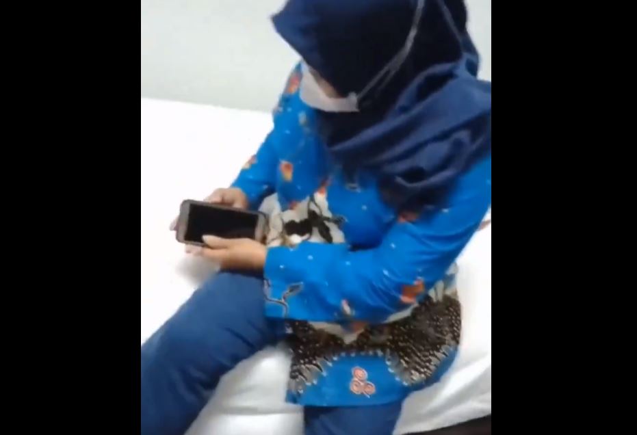 Ibu Yang Terkena Rayuan Mandor Tempat Kerja Nya