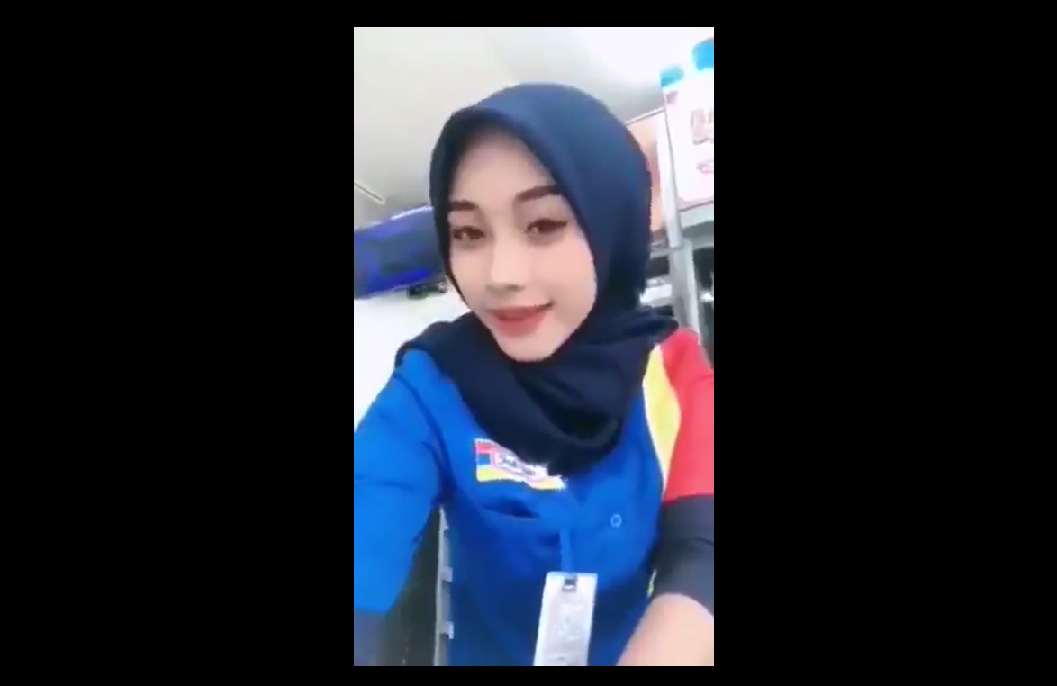 Kariyawan Indomart Bukan Nya Kerja Malah Asik Bercinta Di Kosan Dengan Ayang