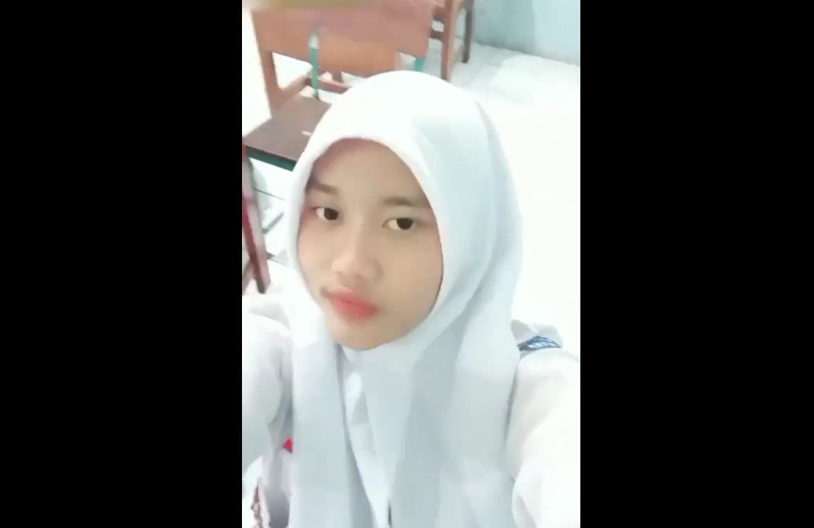 Siswi SMA Belajar Mainin Apem Nya Nyampe Basah