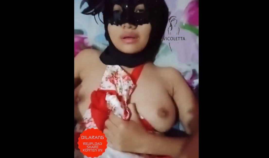 Wanita Superhiro Meringis Ke Enakan Ketika Apem Tembem Nya Di Masukin Burung Kenari Milik Abang